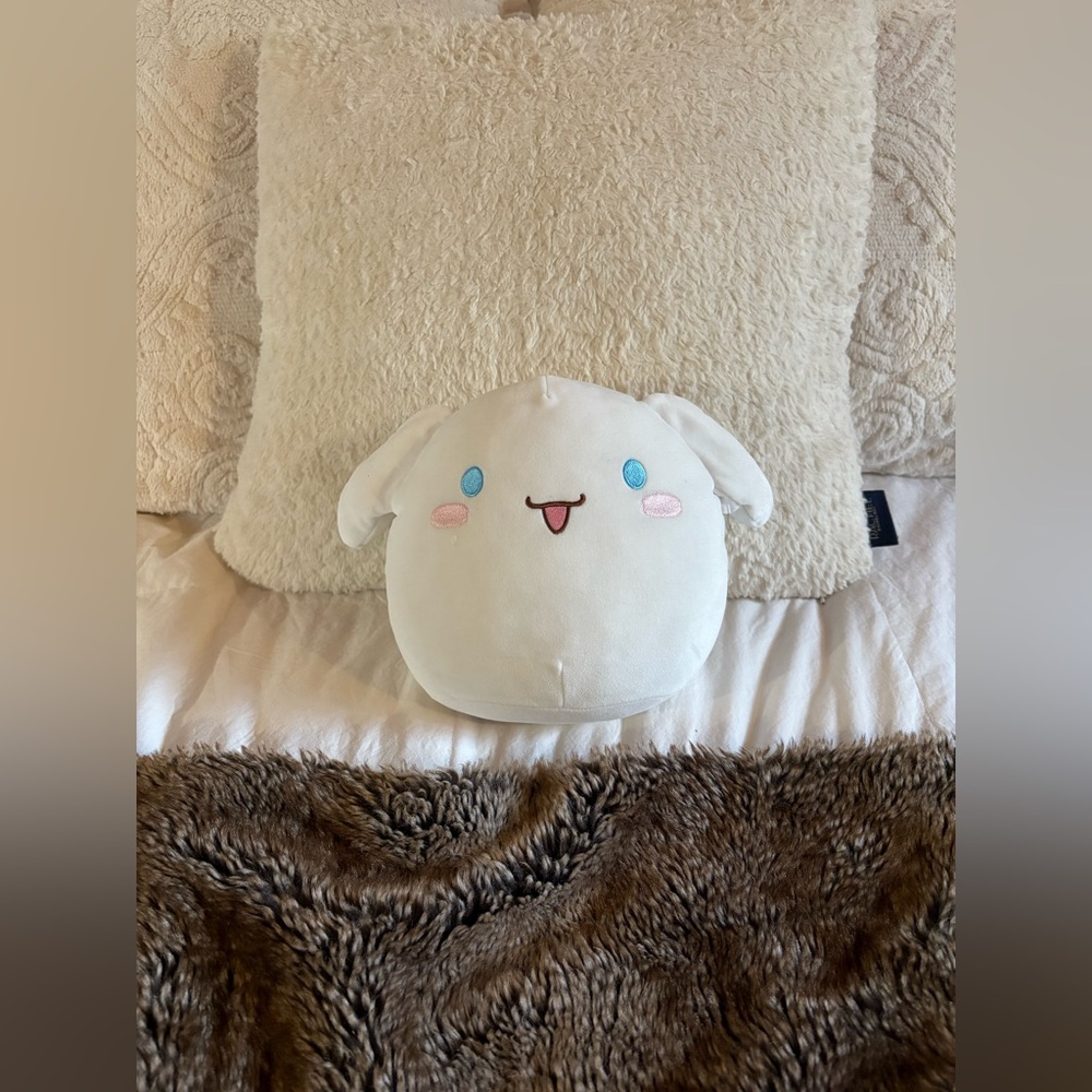 Hello Kitty Cinnamon Roll Squishmallow Sanrio - Picture 5 of 9